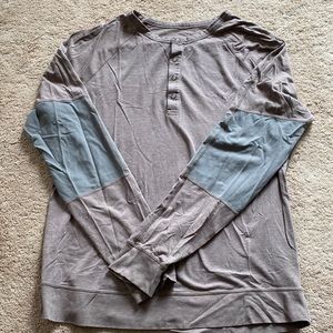 Lululemon men’s size large performance Henley shirt